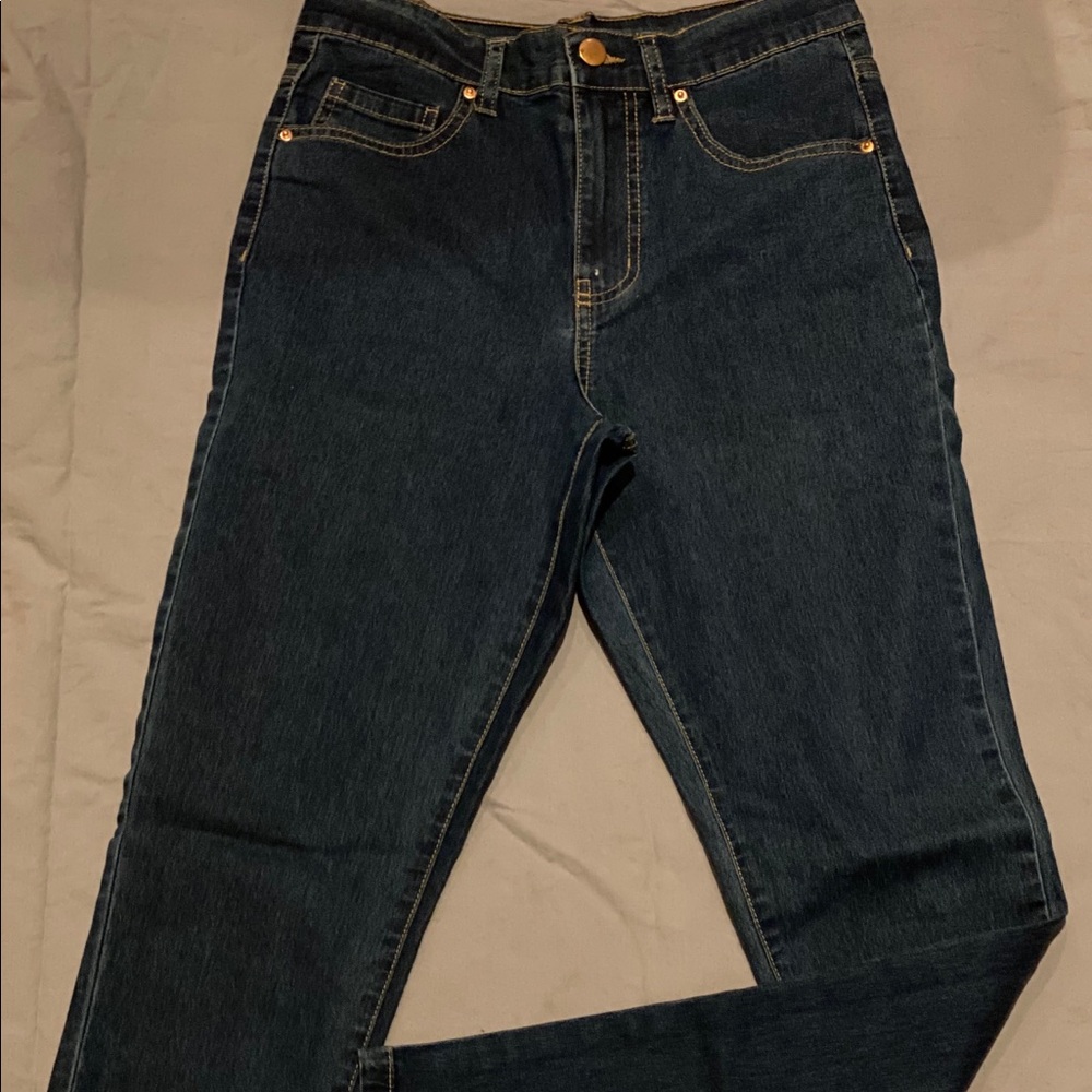 Never worn woman’s Forever21 jeans 🤩